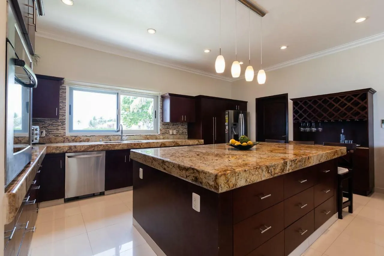 Casa Joya Del Mar - Oceanfront Villa For 10 - Playa Paradise Properties Playa del Carmen
