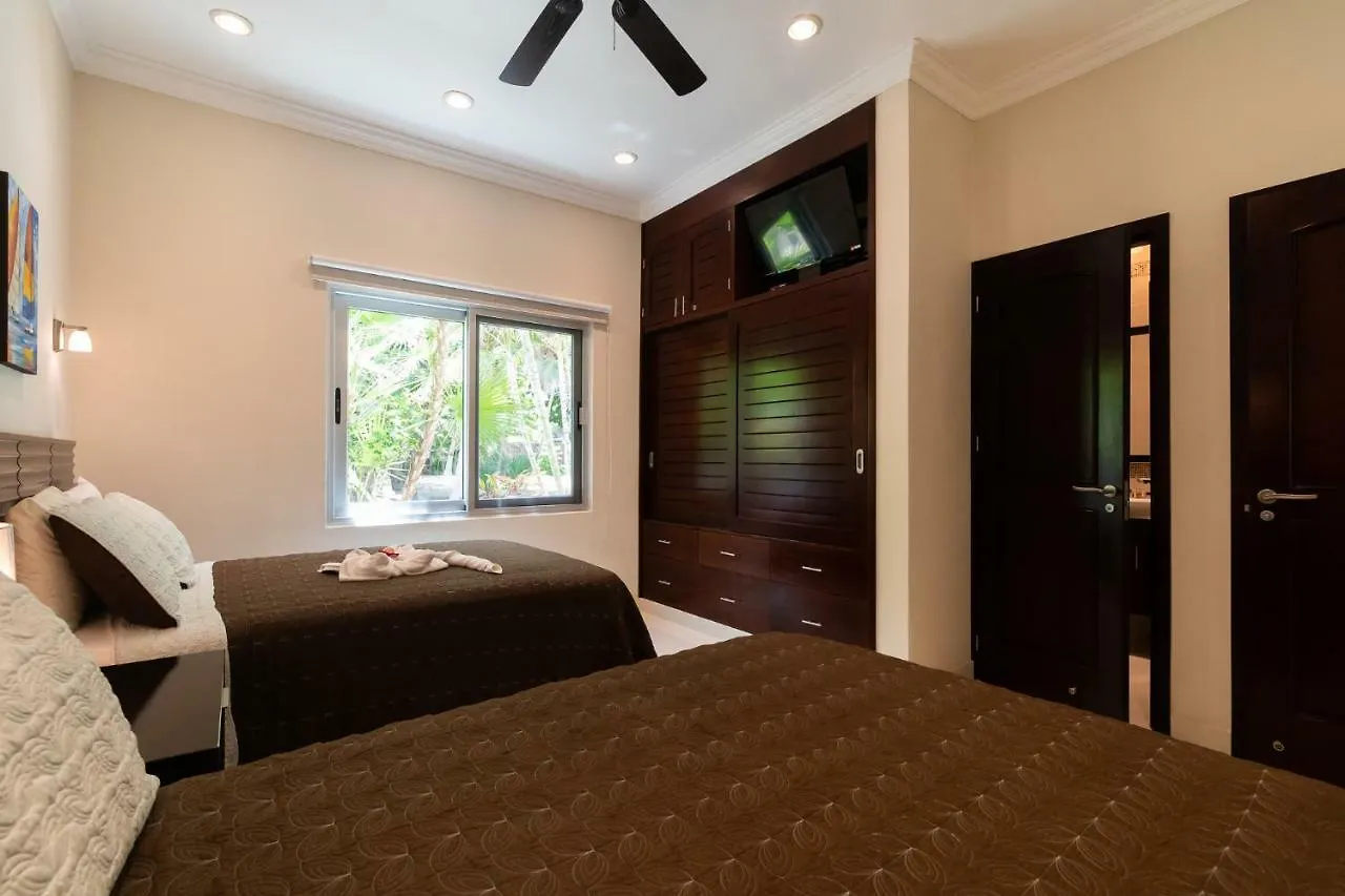 Casa Joya Del Mar - Oceanfront Villa For 10 - Playa Paradise Properties Playa del Carmen