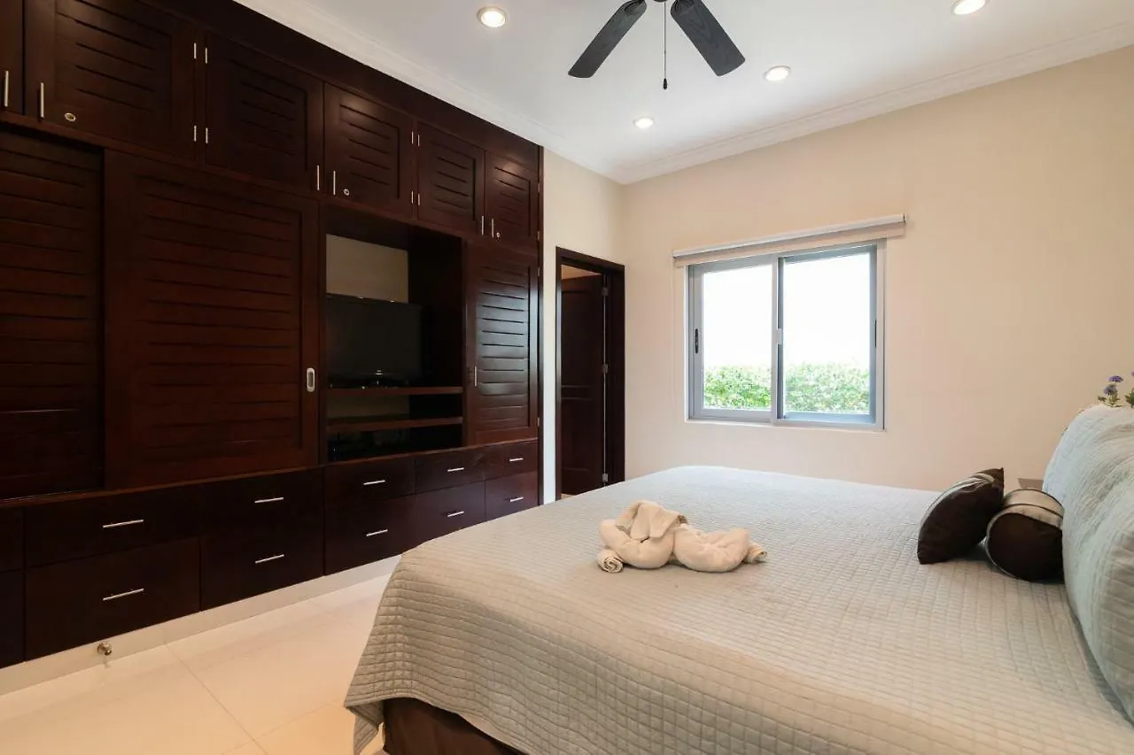 Casa Joya Del Mar - Oceanfront Villa For 10 - Playa Paradise Properties Playa del Carmen