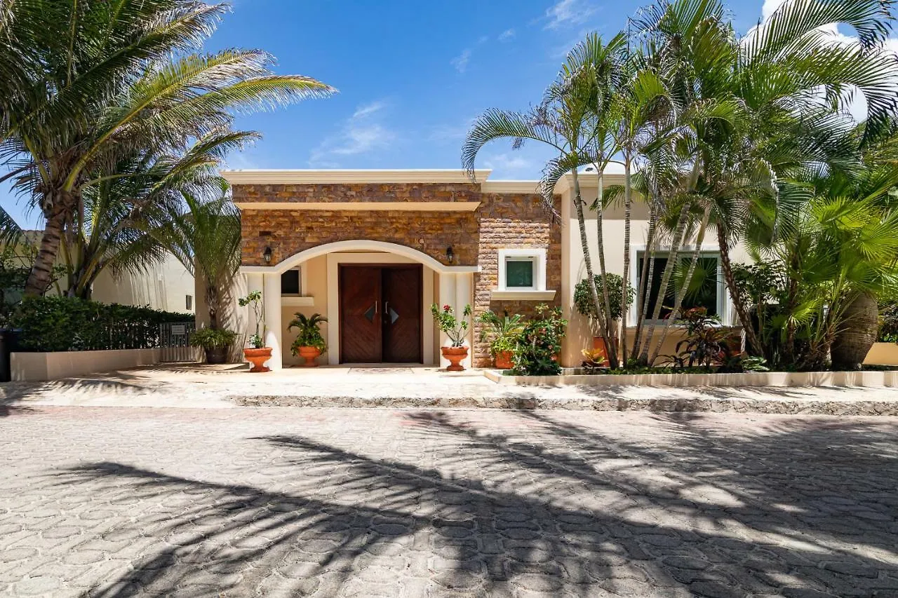 Casa Joya Del Mar - Oceanfront Villa For 10 - Playa Paradise Properties Playa del Carmen