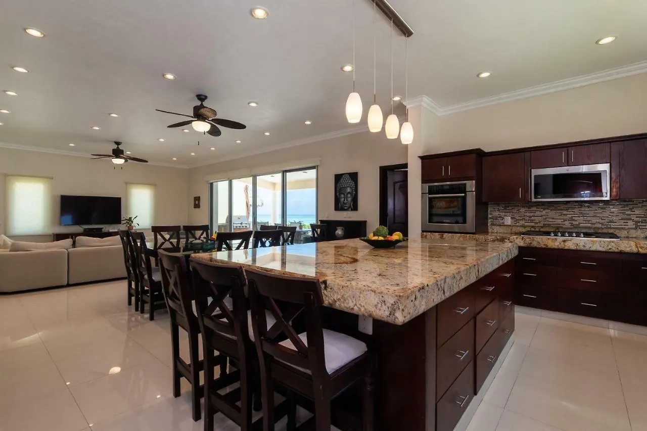 Casa Joya Del Mar - Oceanfront Villa For 10 - Playa Paradise Properties Playa del Carmen