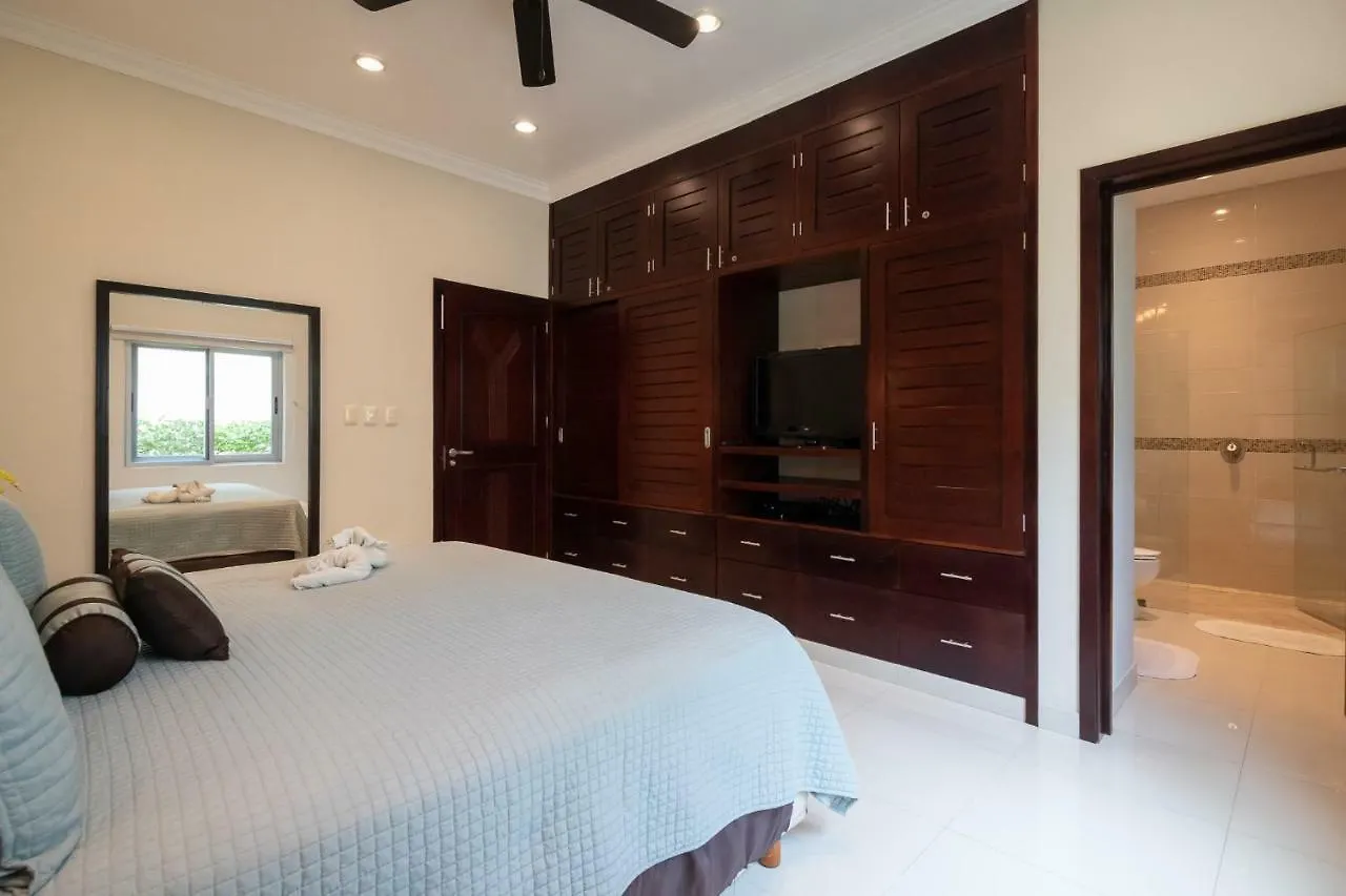 Casa Joya Del Mar - Oceanfront Villa For 10 - Playa Paradise Properties Playa del Carmen 0*,  Mexico